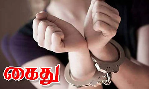 வீட்டில் கஞ்சா விற்ற பெண் கைது