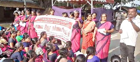 அங்கன்வாடி ஊழியர்கள் தர்ணா போராட்டம்