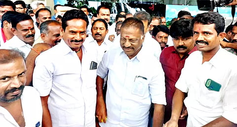 மதுரை விமான நிலையத்தில் ஓ.பன்னீர்செல்வத்தை, மாவட்ட செயலாளர்கள் அய்யப்பன் எம்.எல்.ஏ., முன்னாள் எம்.பி.கோபாலகிருஷ்ணன், முருகேசன், இளைஞர் அணி மாநில செயலாளர் வி.ஆர்.ராஜ்மோகன் உள்பட கழக நிர்வாகிகள் வரவேற்றனர்.