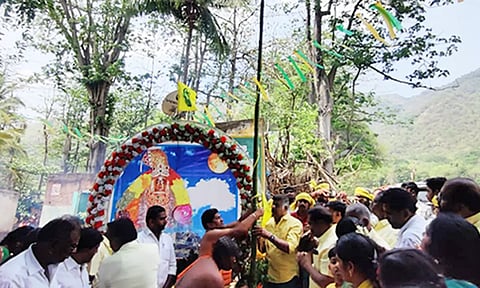 சித்ரா பவுர்ணமி திருவிழா கொடியேற்றம் இன்று பளியங்குடியில் நடைபெற்றது.