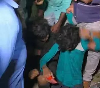 தங்கச்சங்கிலி பறிக்க முயன்று பொதுமக்களிடம் வசமாக சிக்கிய ஆசாமி
