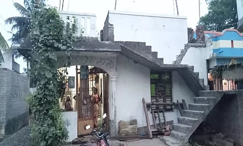 கொள்ளையடிக்கப்பட்ட வீடு.