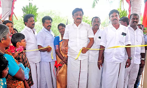 புதிய பஞ்சாயத்து அலுவலக கட்டிடத்தை அப்துல் வகாப் எம்.எல்.ஏ. திறந்து வைத்தகாட்சி. 