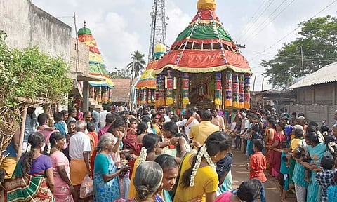 மாத்தூர் அய்யனார் கோவிலில் தேர் திருவிழா நடந்தது.