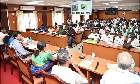 கலெக்டர் அலுவலகத்தில் நடந்த குறைதீர்ப்பு கூட்டத்தில் விவசாயிகள் கோரிக்கை