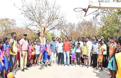 கடலூரில் மாநில அளவிலான கூடைப்பந்து போட்டிக்கு வீரர்கள், வீராங்கனைகள் தேர்வு