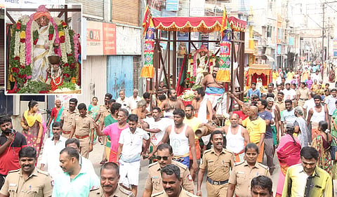 தங்க சப்பரத்தில் பிச்சாடனர் கோலத்தில் சுந்தரேசுவர்-மீனாட்சி அம்மன் வலம் வந்தனர்.