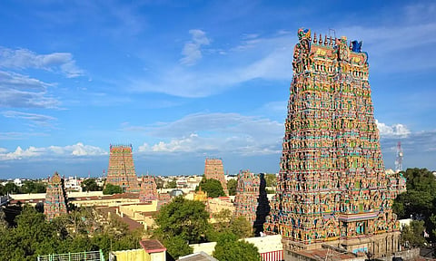12 கோபுரங்கள் கொண்ட மீனாட்சி அம்மன் கோவில்