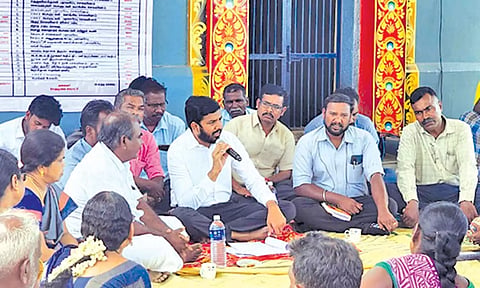 கிராமசபை கூட்டத்தில் ஷா நவாஸ் எம்.எல்.ஏ. கலந்து கொண்டு பேசினார்.