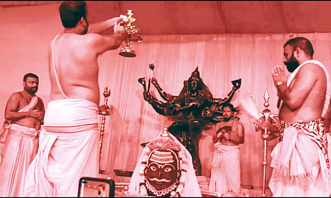 மகா காலேஸ்வர யாகம் தொடங்கிய போது எடுத்த படம்.