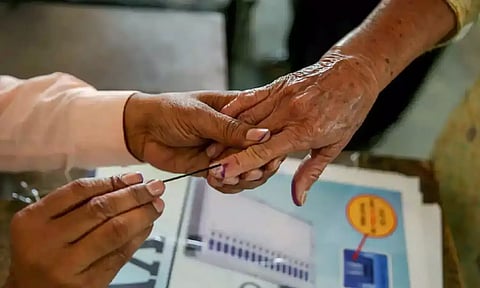 கர்நாடகா சட்டமன்ற தேர்தல்- மதியம் 3 மணி நிலவரப்படி 52.18 சதவீத வாக்குகள் பதிவு