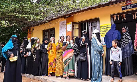 கர்நாடகா சட்டசபை தேர்தல் லைவ் அப்டேட்ஸ்- பரபரப்பை எகிறச் செய்த தேர்தலுக்கு பிந்தைய கருத்துக் கணிப்புகள்