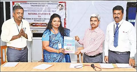 கருத்தரங்கம் நடந்தபோது எடுத்த படம்.