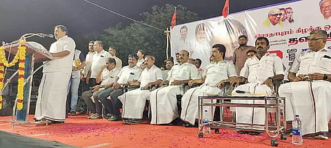 கூட்டத்தில் அமைச்சர் ராஜகண்ணப்பன் பேசியபோது எடுத்த படம். அருகில் மாவட்ட பஞ்சாயத்து தலைவர் வி.எஸ்.ஆர்.ஜெகதீஷ் மற்றும் பலர் உள்ளனர்.