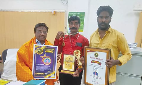பாராட்டு விழா நடைபெற்றது.