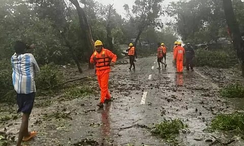 வங்காளதேசம்-மியான்மரை தாக்கிய மோக்கா புயலுக்கு 3 பேர் பலி- ஏராளமான வீடுகள் சேதம்