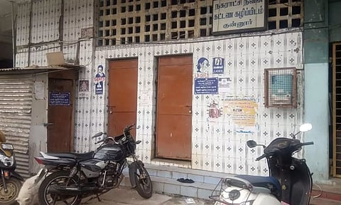 குன்னூரில் 3 நாட்களாக திறக்கப்படாத பஸ் நிலைய கழிப்பிடம்