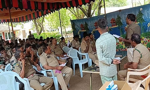 வன அலுவலர்களுக்கு யானைகள் கணக்கெடுப்பு குறித்து பயிற்சி அளிக்கப்பட்டது.