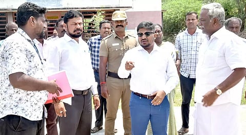 நரிக்குடி பகுதியில் கலெக்டர் ஜெயசீலன் ஆய்வு செய்தார்.
