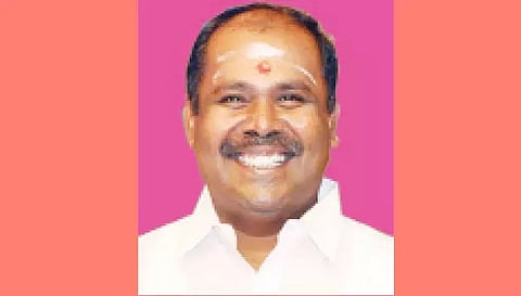 கள்ளசாராயம் விற்றவர்களுக்கு அரசு நிவாரணம் வழங்கலாமா?- முன்னாள் அமைச்சர் ஆர்.பி.உதயகுமார்