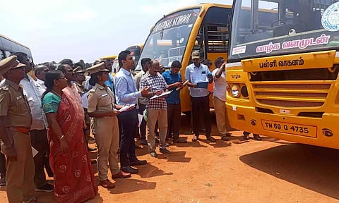 பல்லடத்தில் பள்ளி வாகனங்களை சப்-கலெக்டர் ஸ்ருதன் ஜெய் நாராயணன் ஆய்வு செய்த போது எடுத்த படம்.