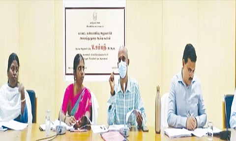 முதல்-அமைச்சரின் சிறப்பு திட்டங்கள் அறிவிப்பின் பணிகள் முன்னேற்றம் குறித்து அனைத்து துறை அலுவலர்களுடன் ஆய்வுக் கூட்டம் நடந்த காட்சி.