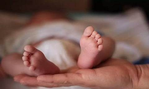 வெந்நீர் கொட்டி படுகாயம் அடைந்த குழந்தை சாவு