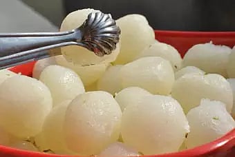 திருமண விருந்தில் ரசகுல்லா சாப்பிட்ட 70 பேருக்கு உடல்நலம் பாதிப்பு- போலீசார் தீவிர விசாரணை