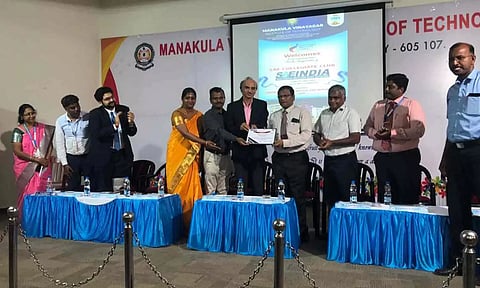 காலேஜியேட் கிளப் திறப்பு விழா நடைப்பெற்ற காட்சி.