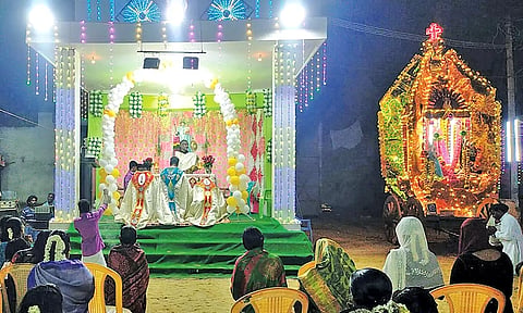 தேர்பவனி நடைபெற்றபோது எடுத்த படம்.