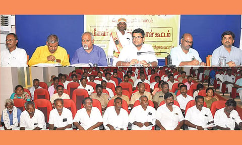 மீனவர்கள் குறைதீர்க்கும் கூட்டம் கலெக்டர் விஷ்ணுசந்திரன் தலைமையில் நடந்தது. 