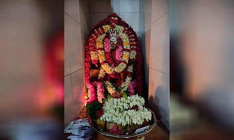 காலபரைவருக்கு சிறப்பு வழிபாடு நடைபெற்ற காட்சி. 