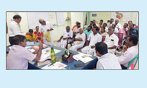 மேற்கு வட்டாட்சியர் அலுவலகத்தில் விவசாயிகள் குறைதீர்க்கும் கூட்டம் நடந்தது. 