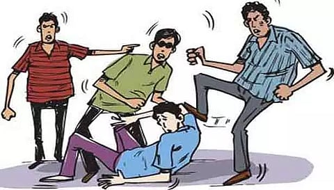 தாரமங்கலம் அருகே கள்ளக்காதலியை குழந்தையுடன் அழைத்து சென்ற வாலிபருக்கு சரமாரி அடி-உதை