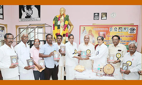 பாவாணரியல் நூல் முதல் பிரதியை ஆல்துரை பெற்றுக்கொண்டார். 