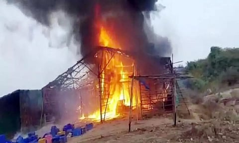 தீயில் எரிந்து கூரை வீடு நாசம்