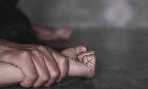 10 ஆண்டுகளாக மனைவிக்கு போதை மருந்து கொடுத்து ஆண்களை அனுப்பி வைத்து பலாத்காரம்- வீடியோ பதிவு செய்து ரசித்த கணவர்