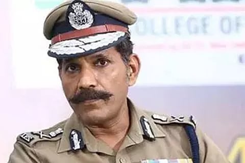 டி.ஜி.பி. சைலேந்திரபாபுவை சந்திக்க வேண்டும்- செல்போன் டவரில் ஏறி பிரபல கொள்ளையன் மிரட்டல்