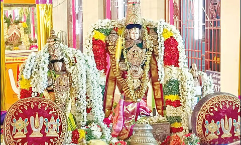 பொன்னப்பன், பூமிதேவியுடன் சிறப்பு அலங்காரத்தில் அருள்பாலித்த காட்சி.
