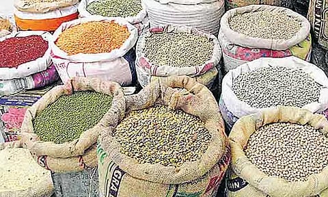 நாடு தழுவிய அளவில் அத்தியாவசிய உணவுப் பொருட்களின் விலை ஏற்றத்தால் நுகர்வோர் பாதிப்பு