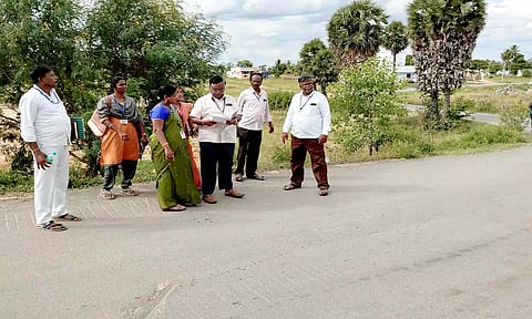ரெயில்வே மேம்பாலம் பணி மாற்று பாதை அமைக்க அதிகாரிகள் ஆய்வு