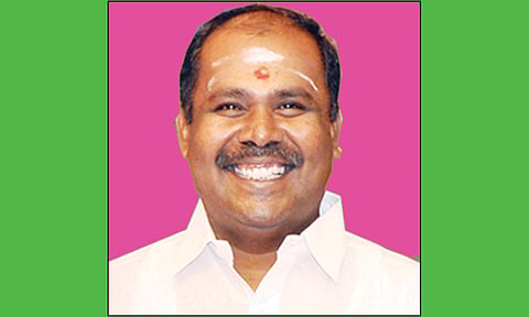 தேரோட்ட பாதைகளுக்கு இடையூறு இன்றி அமைக்க வேண்டும்