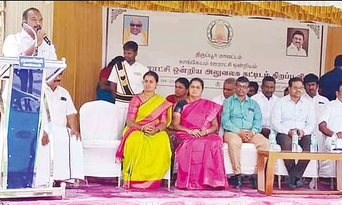  புதிய கட்டிடம் திறப்பு விழாவில் பங்கேற்றவர்கள். 