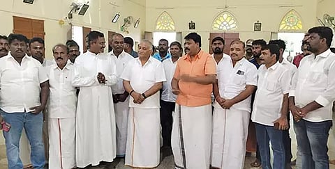 துண்டு பிரசுரம் விநியோகிக்கப்பட்ட காட்சி. 