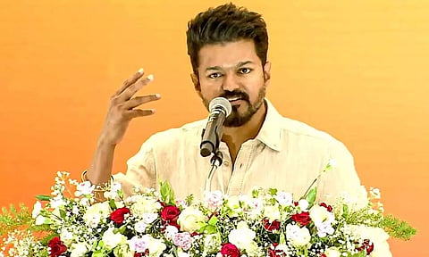 'அண்ணன் நா இறங்கி வரவா..!' ரசிகருக்கு விஜய் தன் கைப்பட எழுதிய கடிதம்