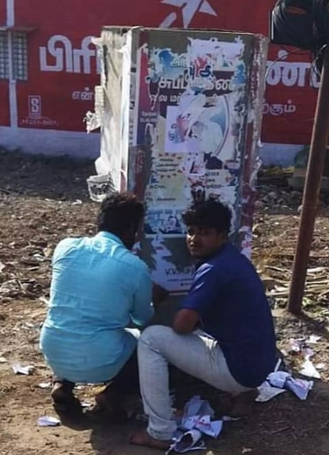 தி.மு.க.கல்வெட்டில் பா.ஜ.க.வினர் போஸ்டர்
