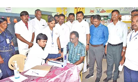 தமிழக அரசின் இலவச சிறப்பு மருத்துவ முகாம் நடைபெற்ற காட்சி 