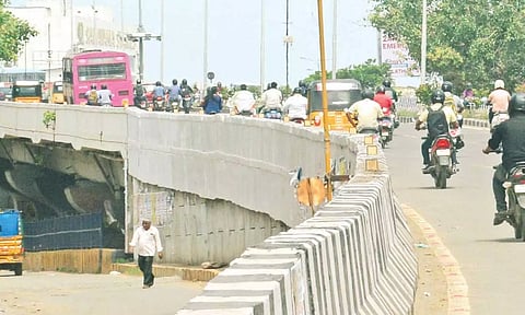 பாடிமேம்பாலத்தின் அவலம் தீர்க்கப்படுவது எப்போது?-வாகன ஓட்டிகள், பொதுமக்கள் அவதி