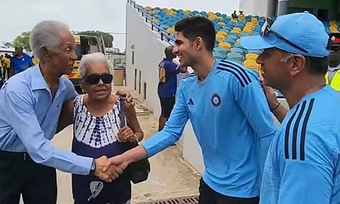 பயிற்சியில் இந்திய வீரர்கள்.. சர்ப்ரைஸ் எண்ட்ரி கொடுத்த வெஸ்ட் இண்டீஸ் ஜாம்பவான்- வீடியோ