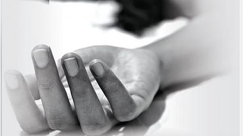 சேலத்தில் அழுகிய நிலையில் ரேஷன் கடை ஊழியர் உடல் மீட்பு